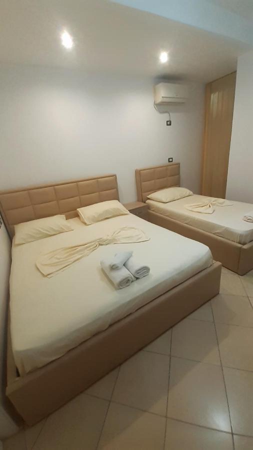 Hotel Vila Flowers Vlore Exterior photo