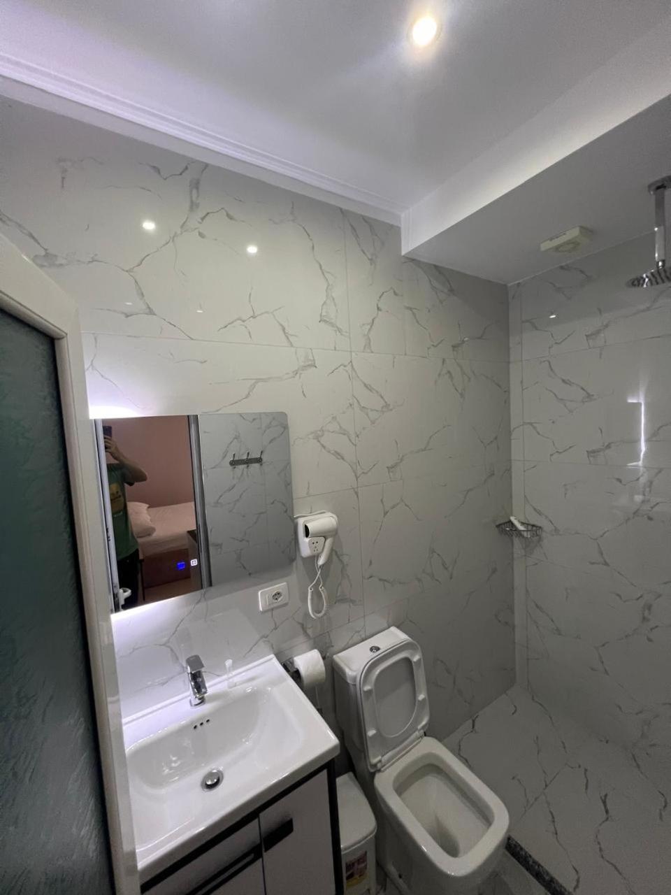 Hotel Vila Flowers Vlore Exterior photo